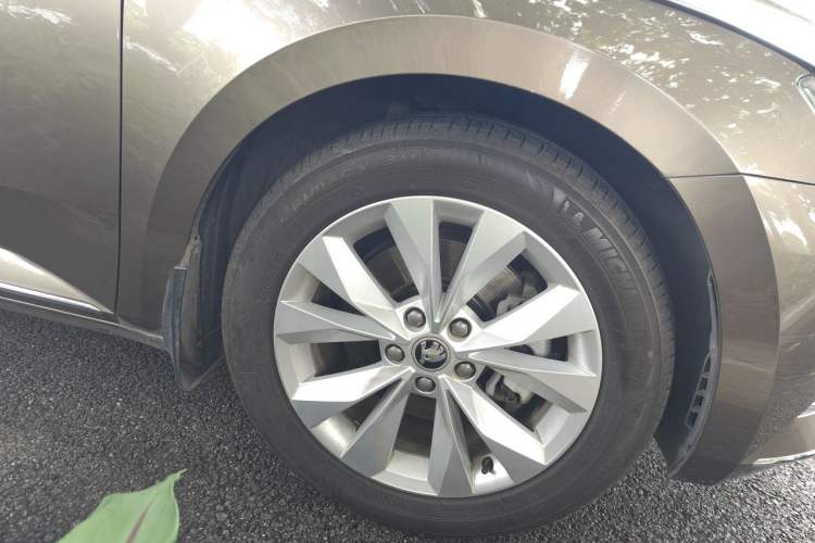 Used Skoda Superb 2018 TSI330 DSG Comfort Edition China V Standard Right Front Wheel Hub