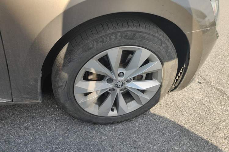 Used Skoda Superb 2018 TSI280 DSG Comfort Edition China V Standard Right Front Wheel Hub