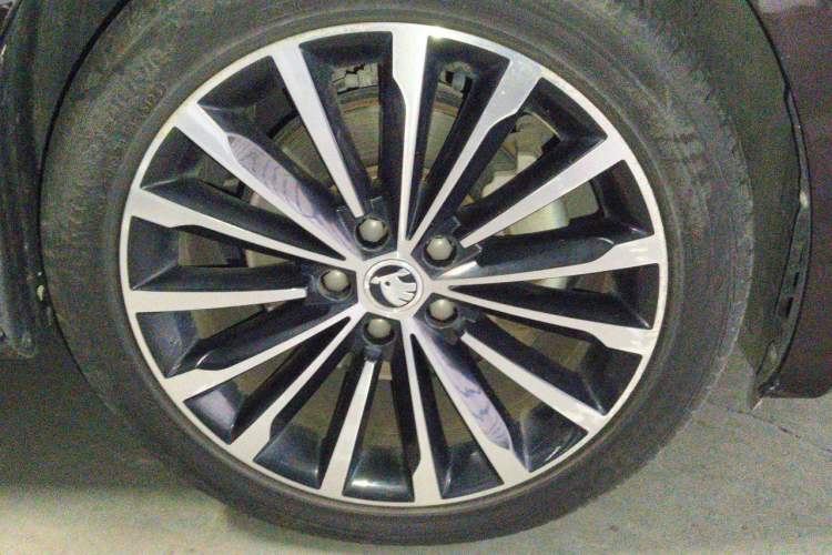 Used Skoda Superb 2018 TSI330 DSG Comfort Edition China V Standard Right Front Wheel Hub