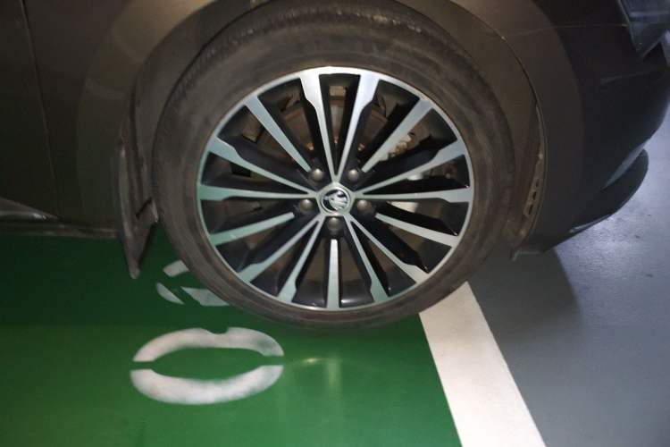 Used Skoda Superb 2018 TSI330 DSG Comfort Edition China V Standard Right Front Wheel Hub