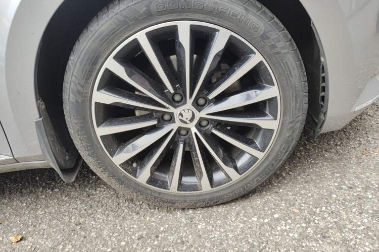 Used Skoda Superb 2018 TSI330 DSG Comfort Edition China VI Standard Right Front Wheel Hub