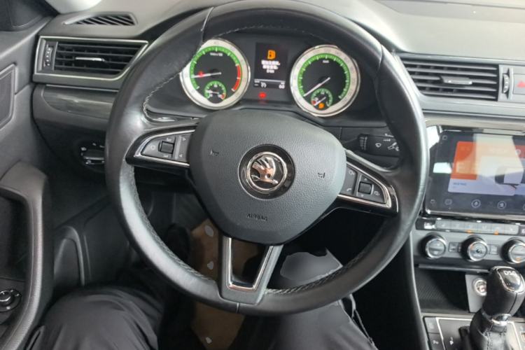Used Skoda Superb 2018 TSI330 DSG Luxury Edition China V Standard Steering Wheel