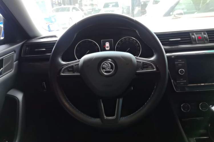 Used Skoda Superb 2018 TSI330 DSG Luxury Edition China V Standard Steering Wheel