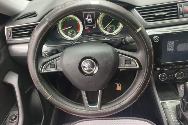 Used Skoda Superb 2018 TSI330 DSG Comfort Edition China V Standard Steering Wheel