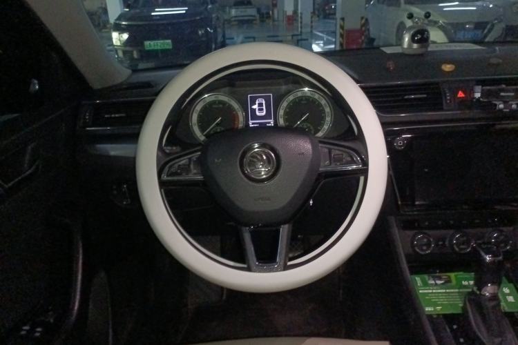 Used Skoda Superb 2018 TSI280 DSG Comfort Edition China VI Standard Steering Wheel