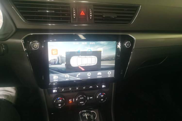 Used Skoda Superb 2018 TSI280 DSG Comfort Edition China V Standard Audio And AC Panel