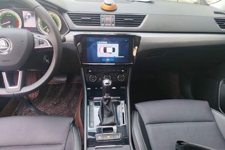 Used Skoda Superb 2018 TSI330 DSG Comfort Edition China V Standard Audio And AC Panel