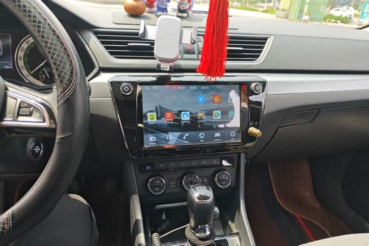 Used Skoda Superb 2018 TSI330 DSG Comfort Edition China V Standard Audio And AC Panel