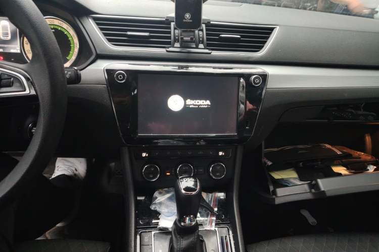 Used Skoda Superb 2018 TSI280 DSG Comfort Edition China V Standard Audio And AC Panel