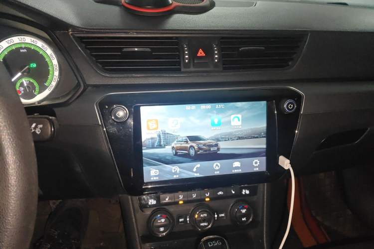 Used Skoda Superb 2018 TSI280 DSG Comfort Edition China V Standard Audio And AC Panel