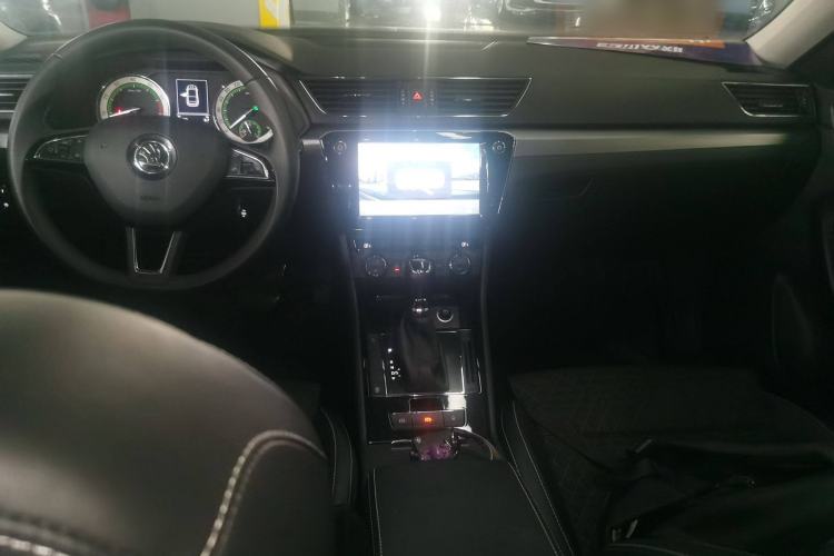 Used Skoda Superb 2018 TSI280 DSG Comfort Edition China V Standard Center Console