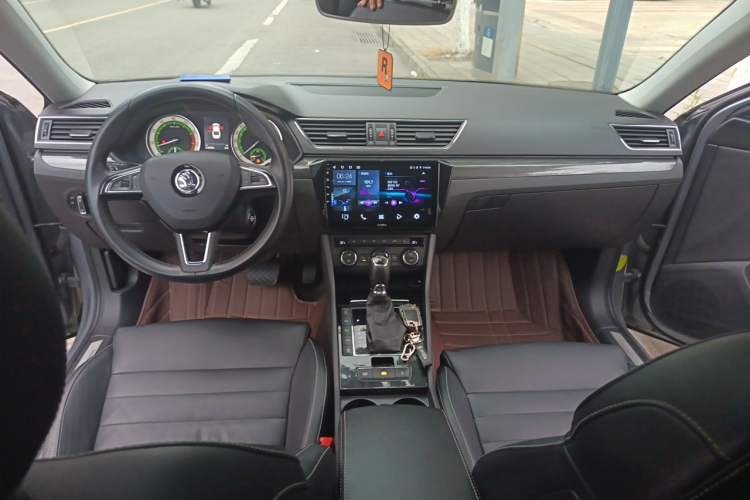 Used Skoda Superb 2018 TSI330 DSG Luxury Edition China V Standard Center Console