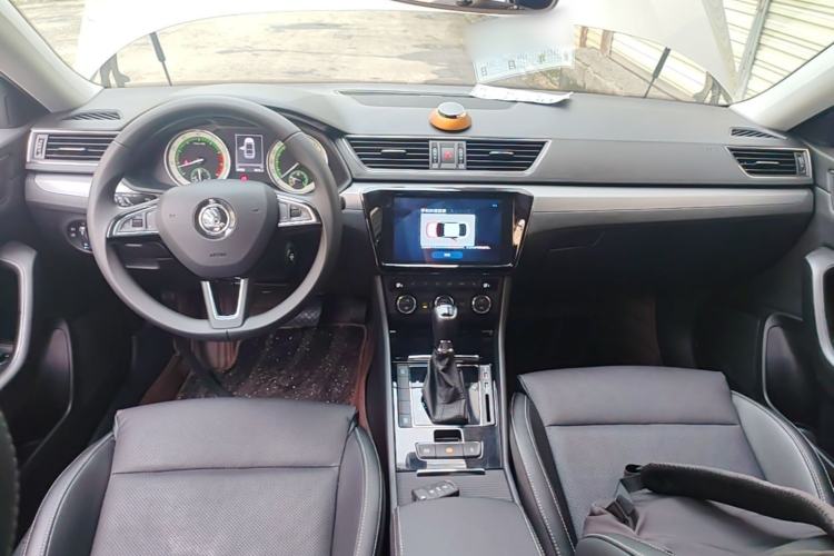 Used Skoda Superb 2018 TSI330 DSG Comfort Edition China V Standard Center Console