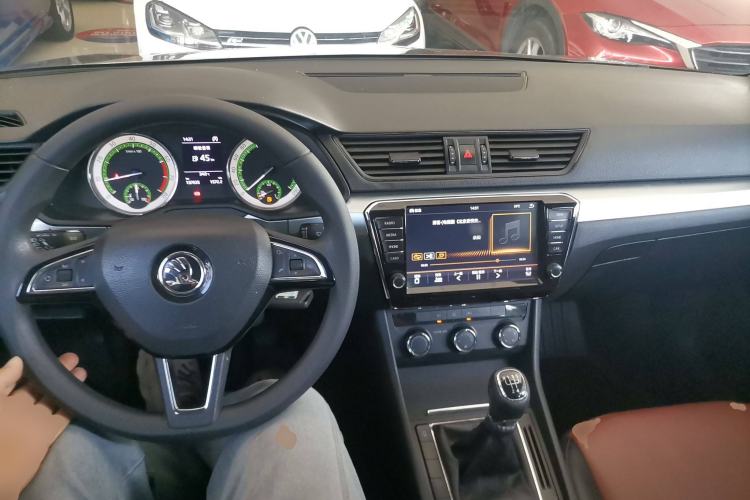 Used Skoda Superb 2018 TSI280 Manual Standard Edition China V Standards Center Console