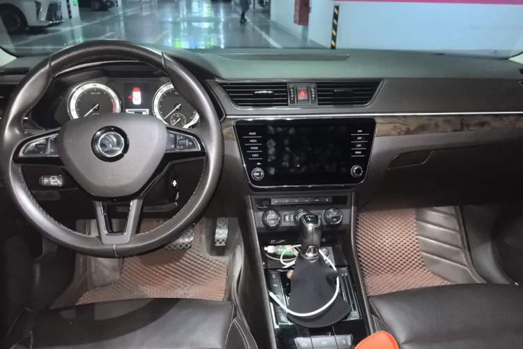 Used Skoda Superb 2018 TSI380 DSG Flagship Edition China V Standard Center Console