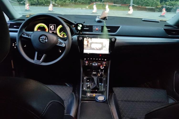 Used Skoda Superb 2018 TSI280 DSG Comfort Edition China V Standard Center Console