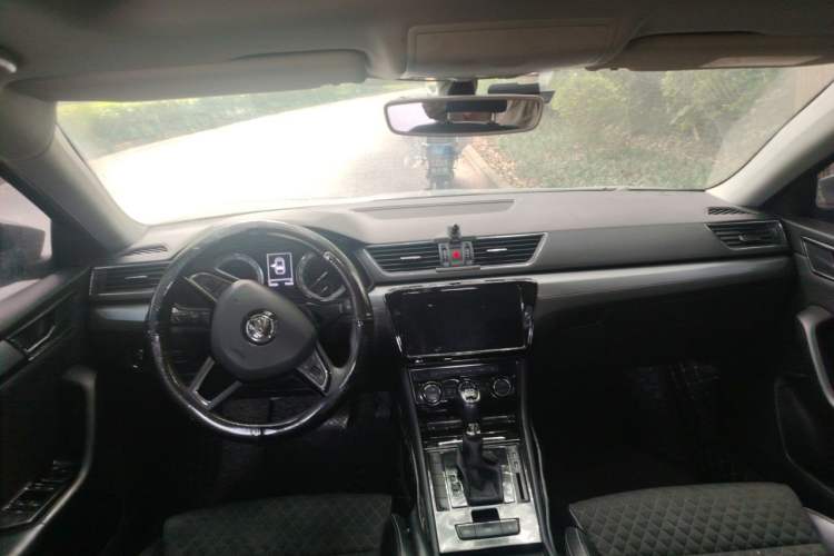 Used Skoda Superb 2018 TSI280 DSG Comfort Edition China V Standard Center Console