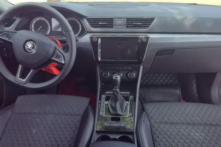 Used Skoda Superb 2018 TSI330 DSG Comfort Edition China V Standard Center Console