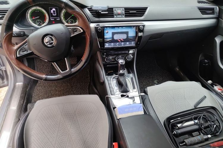 Used Skoda Superb 2018 TSI330 DSG Comfort Edition China V Standard Center Console