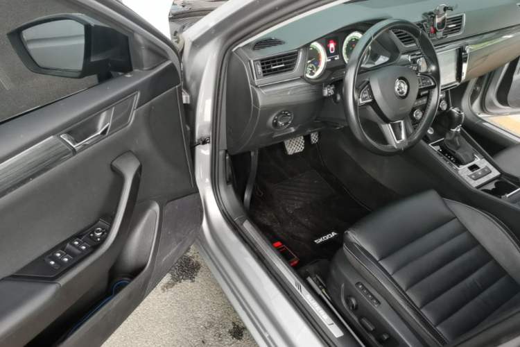 Used Skoda Superb 2018 TSI330 DSG Luxury Edition China V Standard Driver Seat
