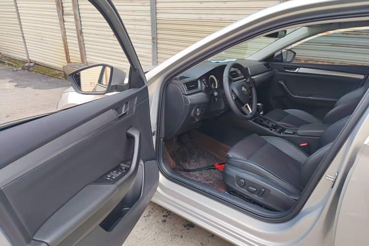 Used Skoda Superb 2018 TSI330 DSG Comfort Edition China V Standard Driver Seat