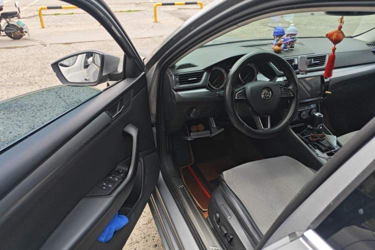 Used Skoda Superb 2018 TSI330 DSG Comfort Edition China V Standard Driver Seat