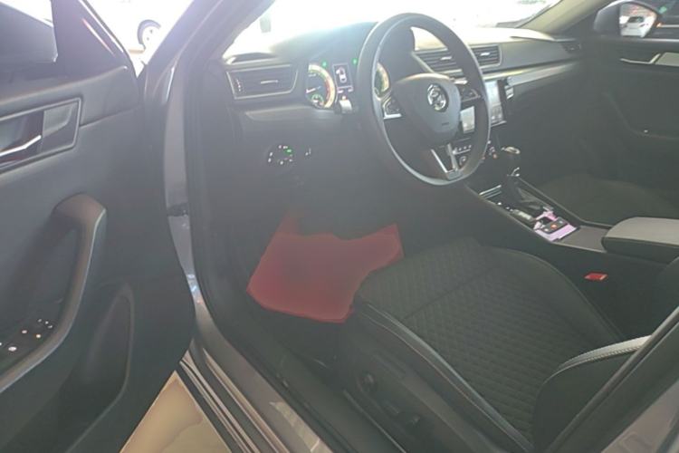 Used Skoda Superb 2018 TSI330 DSG Comfort Edition China V Standard Driver Seat