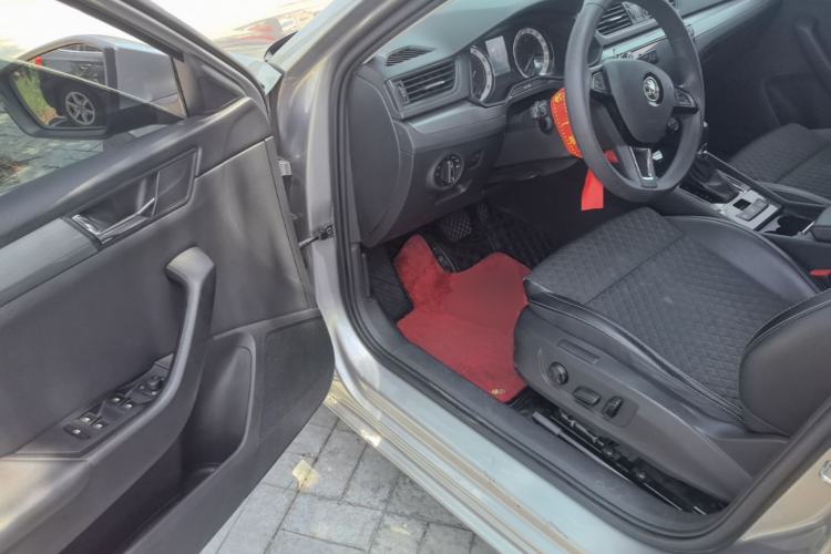 Used Skoda Superb 2018 TSI330 DSG Comfort Edition China V Standard Driver Seat