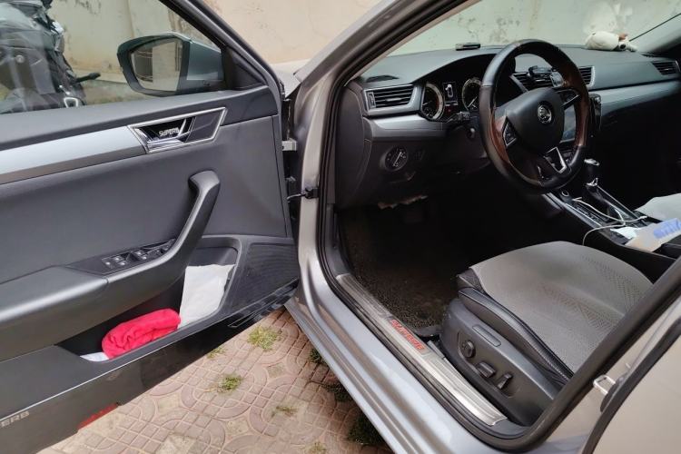 Used Skoda Superb 2018 TSI330 DSG Comfort Edition China V Standard Driver Seat