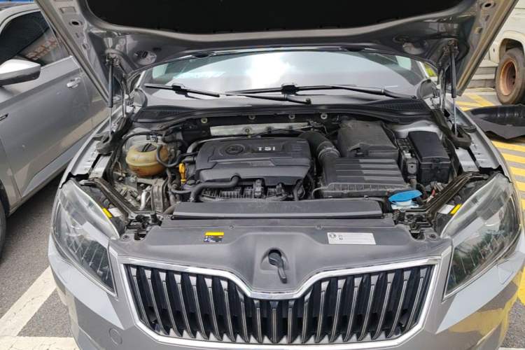 Used Skoda Superb 2018 TSI330 DSG Luxury Edition China V Standard Engine Bay