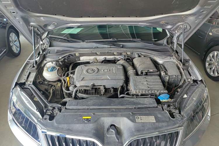 Used Skoda Superb 2018 TSI330 DSG Comfort Edition China V Standard Engine Bay
