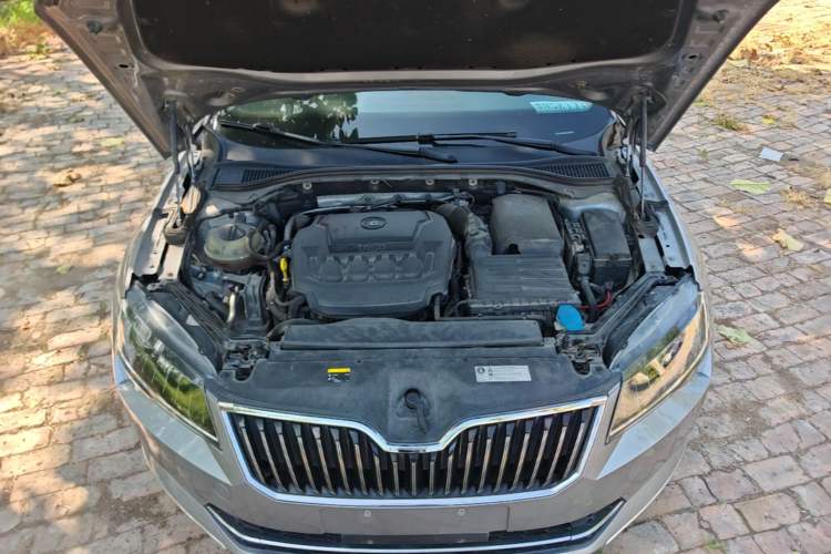 Used Skoda Superb 2018 TSI330 DSG Comfort Edition China VI Standard Engine Bay