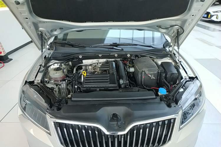 Used Skoda Superb 2018 TSI280 DSG Comfort Edition China V Standard Engine Bay