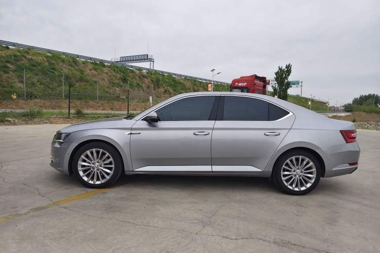 Used Skoda Superb 2018 TSI380 DSG Flagship Edition China V Standard Exterior 5