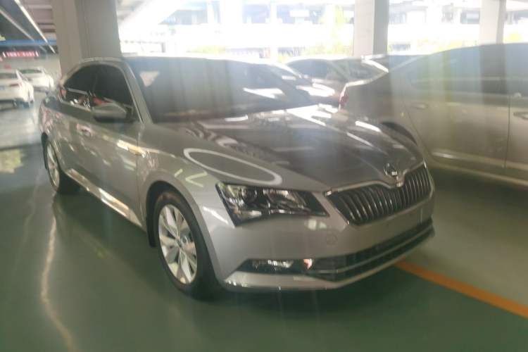 Used Skoda Superb 2018 TSI280 DSG Comfort Edition China V Standard Front Right 45 Deg