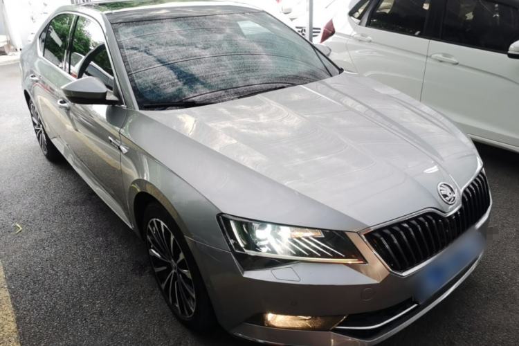 Used Skoda Superb 2018 TSI330 DSG Luxury Edition China V Standard Front Right 45 Deg