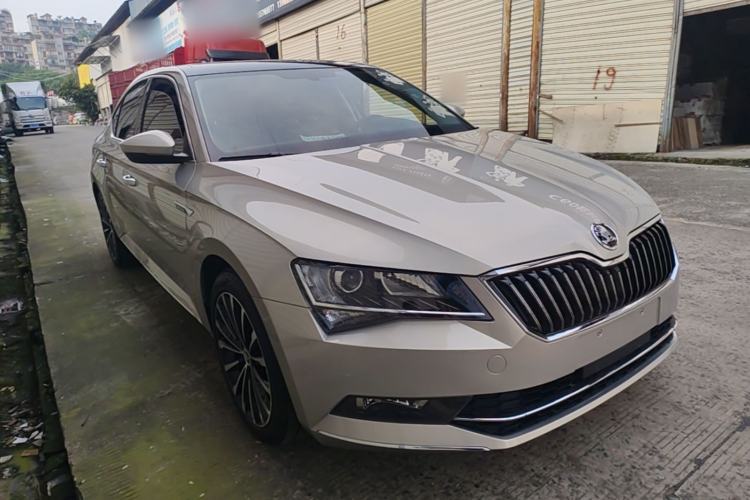 Used Skoda Superb 2018 TSI330 DSG Comfort Edition China V Standard Front Right 45 Deg