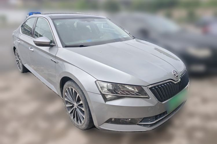 Used Skoda Superb 2018 TSI280 DSG Comfort Edition China V Standard Front Right 45 Deg