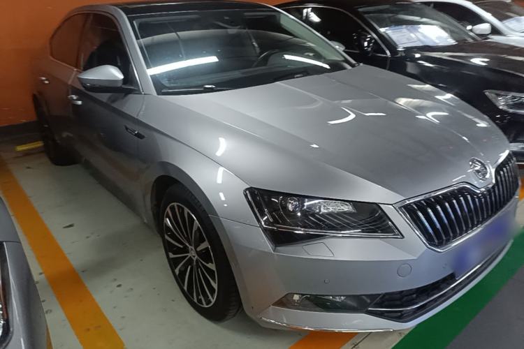 Used Skoda Superb 2018 TSI330 DSG Luxury Edition China V Standard Front Right 45 Deg