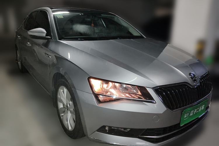 Used Skoda Superb 2018 TSI330 DSG Comfort Edition China V Standard Front Right 45 Deg