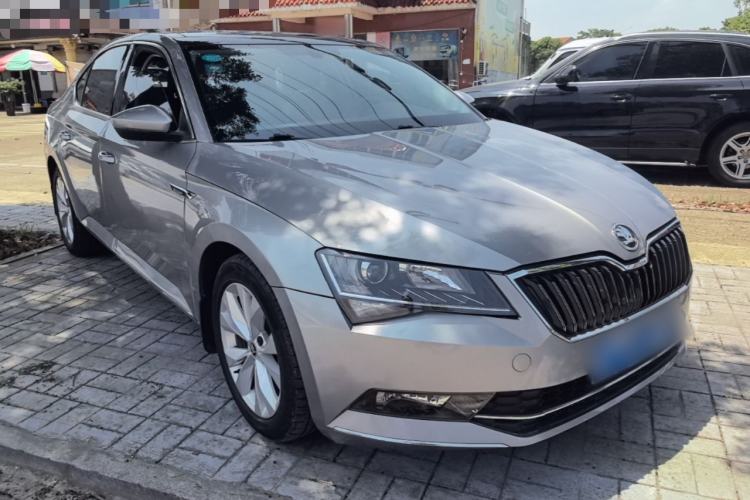 Used Skoda Superb 2018 TSI330 DSG Comfort Edition China V Standard Front Right 45 Deg