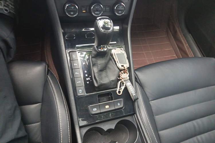 Used Skoda Superb 2018 TSI330 DSG Luxury Edition China V Standard Gear Lever