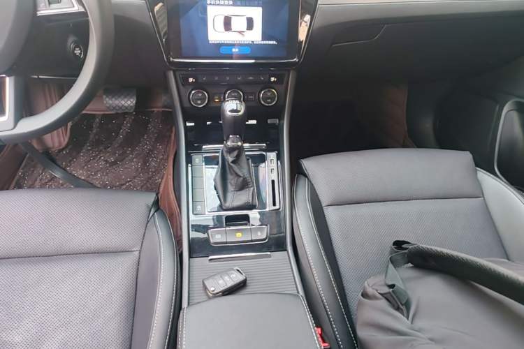 Used Skoda Superb 2018 TSI330 DSG Comfort Edition China V Standard Gear Lever