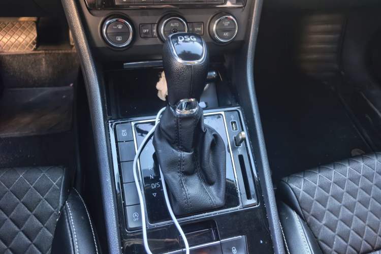 Used Skoda Superb 2018 TSI280 DSG Comfort Edition China V Standard Gear Lever