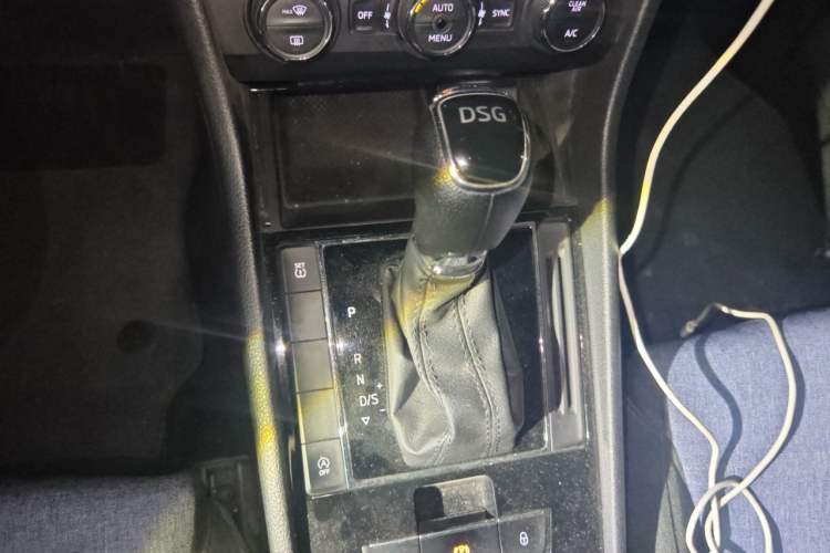 Used Skoda Superb 2018 TSI280 DSG Comfort Edition China V Standard Gear Lever