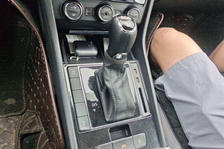 Used Skoda Superb 2018 TSI280 DSG Comfort Edition China V Standard Gear Lever