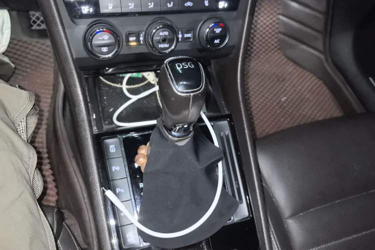 Used Skoda Superb 2018 TSI380 DSG Flagship Edition China V Standard Gear Lever