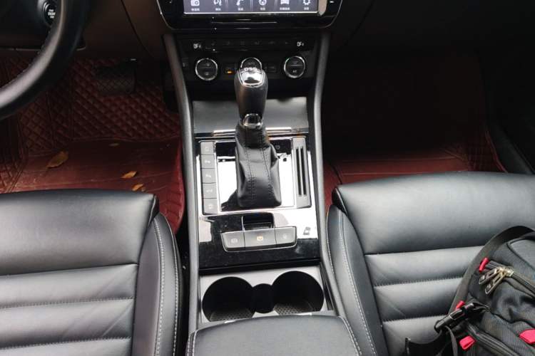 Used Skoda Superb 2018 TSI330 DSG Luxury Edition China V Standard Gear Lever