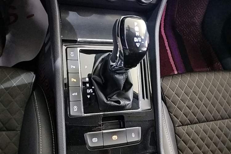 Used Skoda Superb 2018 TSI280 DSG Comfort Edition China V Standard Gear Lever