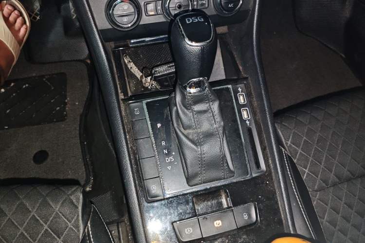 Used Skoda Superb 2018 TSI280 DSG Comfort Edition China V Standard Gear Lever